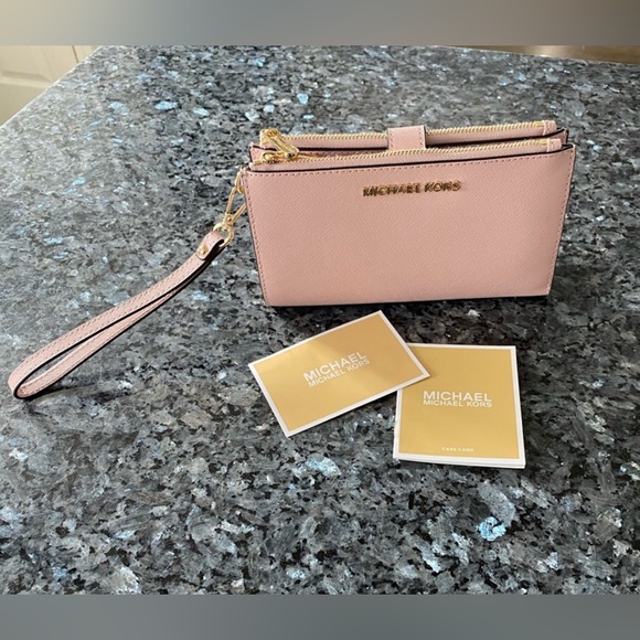Michael Kors leather smartphone wallet - Picture 1 of 16